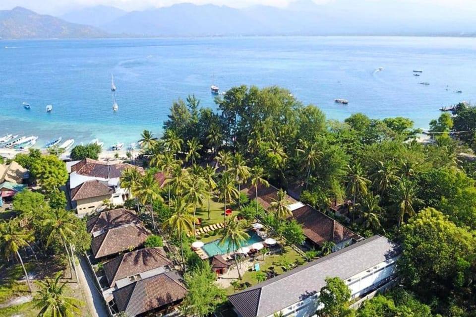 Romantic 1 BR Superior Modern Beach Front Y025 Villa in Pemenang
