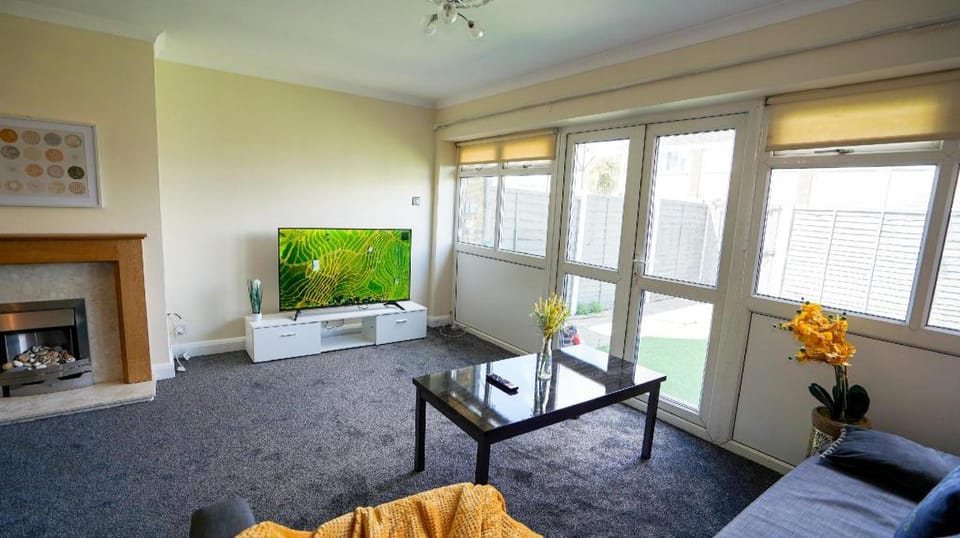 E2M Stays Heathrow Beautiful House Free Parking Vacation rental in London Borough of Hounslow