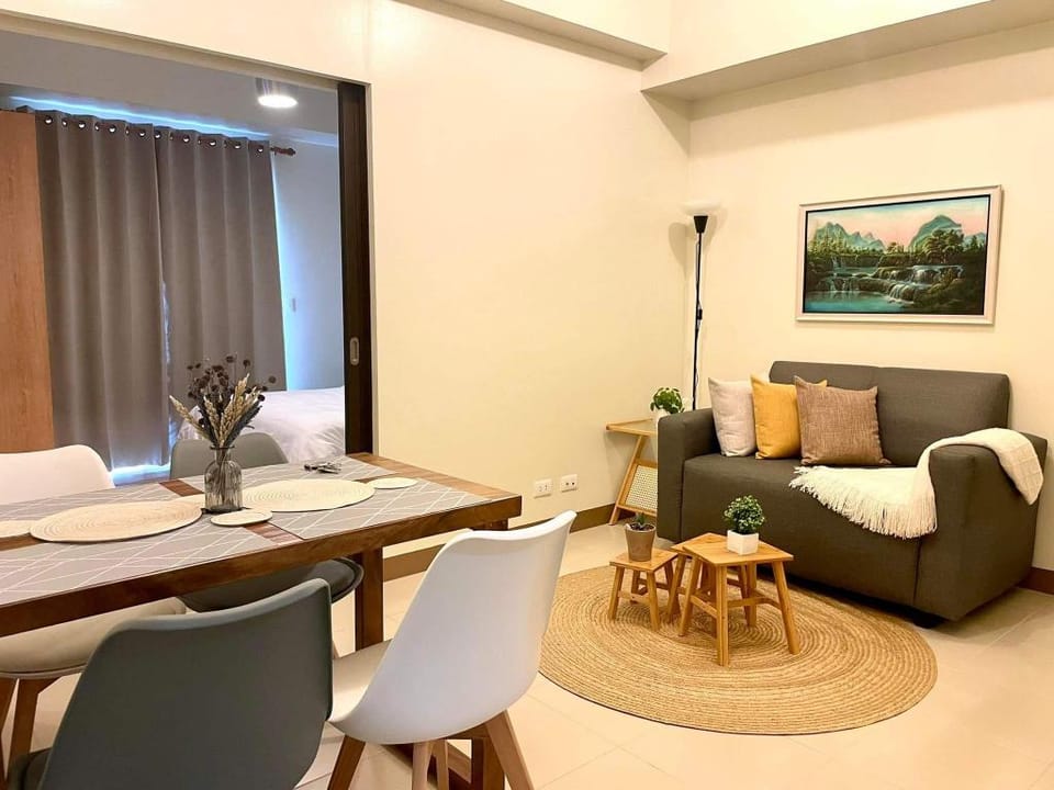 Highly Rated 1 BR in St Honore Megaworld near ICC  Apartment in Iloilo City