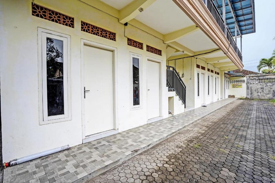 Hotel O Tanjung Indah Homestay Syariah Hotel in East Java