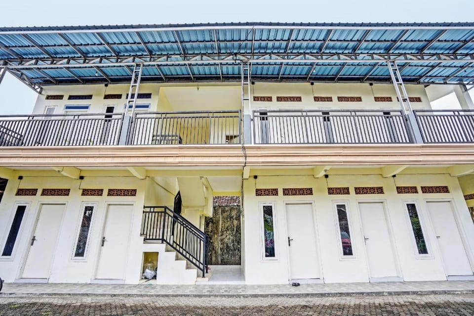 Hotel O Tanjung Indah Homestay Syariah Hotel in East Java