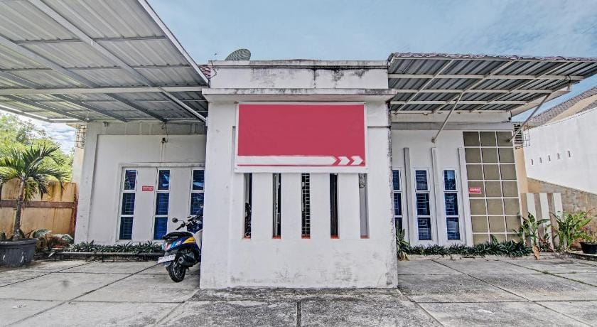 Hotel O Penginapan Puti SyariahNearBandara Sultan Syarif Kasim II Hotel in West Sumatra, Indonesia