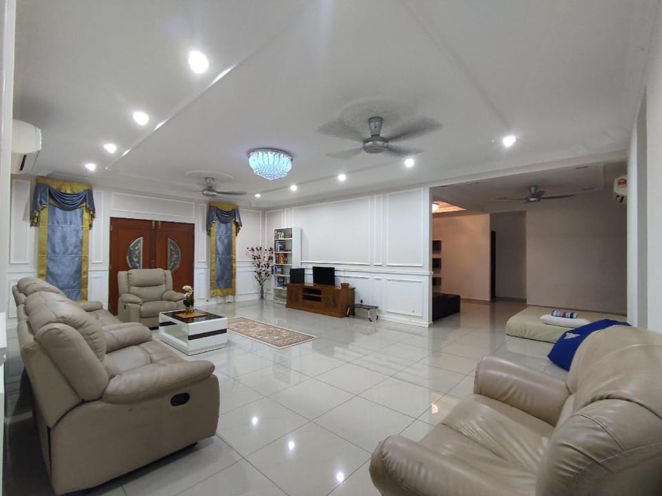 Kasih Aurora : 4-6 rooms (bilik semua aircond) Vacation rental in Malacca