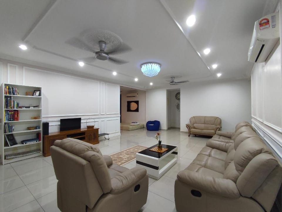 Kasih Aurora : 4-6 rooms (bilik semua aircond) Vacation rental in Malacca