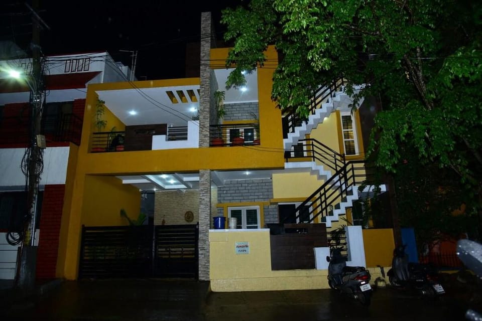 Adbhuta Room for Rent by Raatree in Gokulam Vacation rental in Mysuru