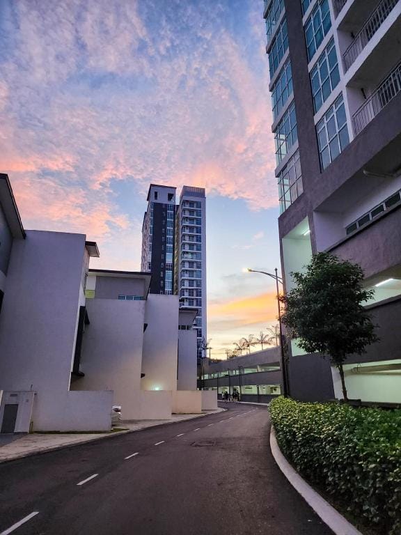 Lake View Villa Hometstay Johor Bahru Seri Austin Vacation rental in Johor Bahru