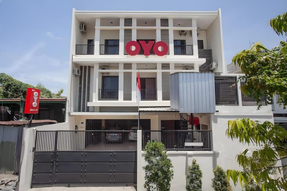 RedDoorz @ Graha 99 Simomulyo Hotel in Surabaya