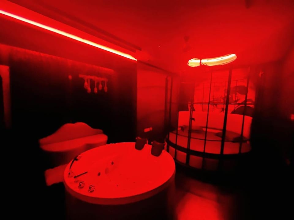 Red 50 Shades | BR w/ Jacuzzi, Cinema, Kitchenette Apartment in Delhi