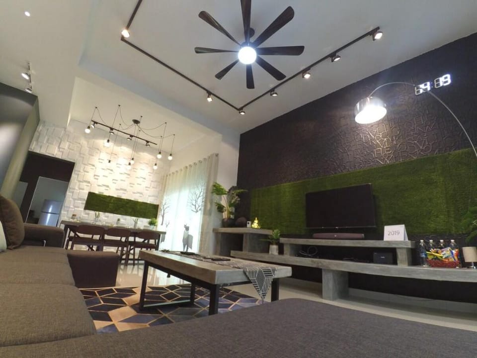 Home with Projector, splash pool,Karaoka and BBQ  Vacation rental in Ipoh