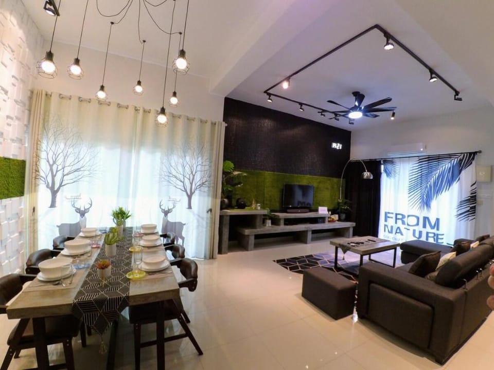 Home with Projector, splash pool,Karaoka and BBQ  Vacation rental in Ipoh
