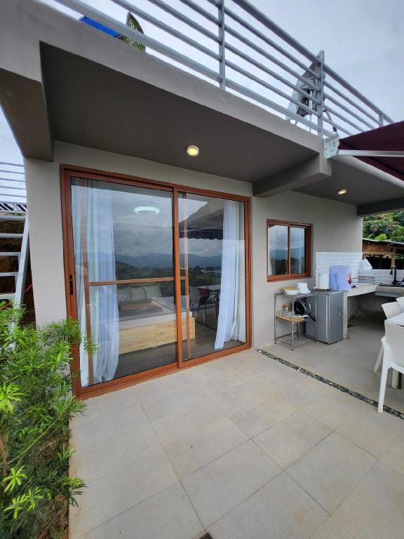 Skypad at the Observatory - A mountain retreat Vacation rental in Antipolo