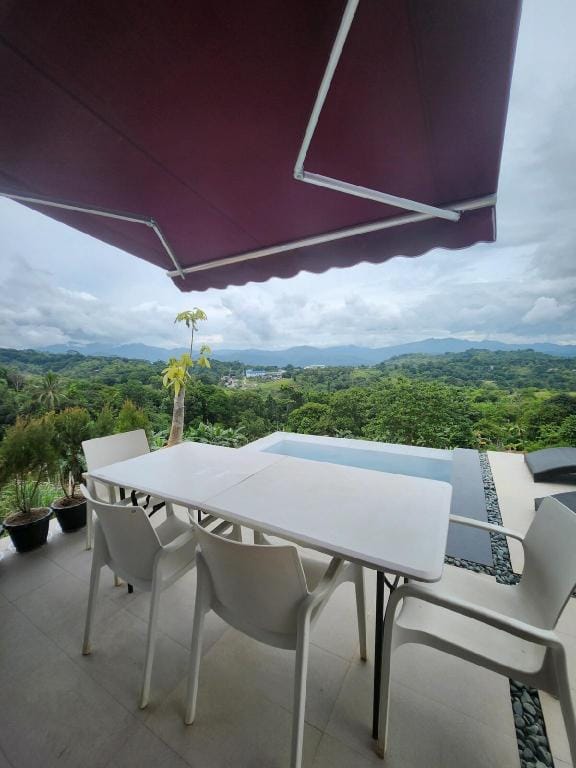 Skypad at the Observatory - A mountain retreat Vacation rental in Antipolo