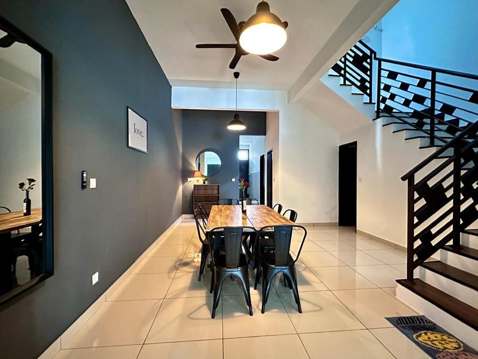 (New)  Queen’s Villa for 28Pax @Central of Penang  Apartment in George Town