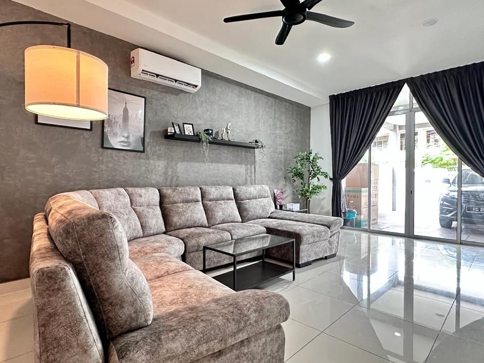 (New)  Queen’s Villa for 28Pax @Central of Penang  Apartment in George Town