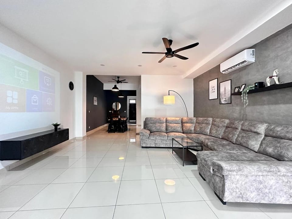 (New)  Queen’s Villa for 28Pax @Central of Penang  Apartment in George Town
