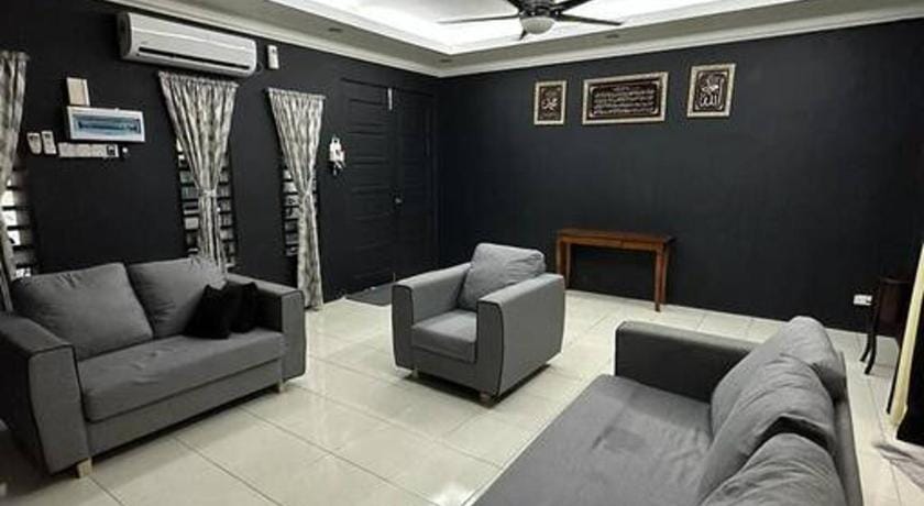 Pa & Ma HomeStay Kulim (4R3B) - Fully Aircond Vacation rental in Penang