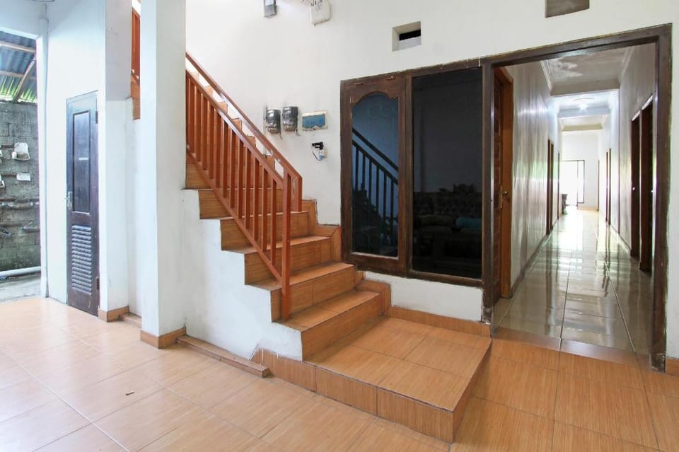 OYO 92821 Wisma Zahira 2 Syariah Hotel in Indonesia