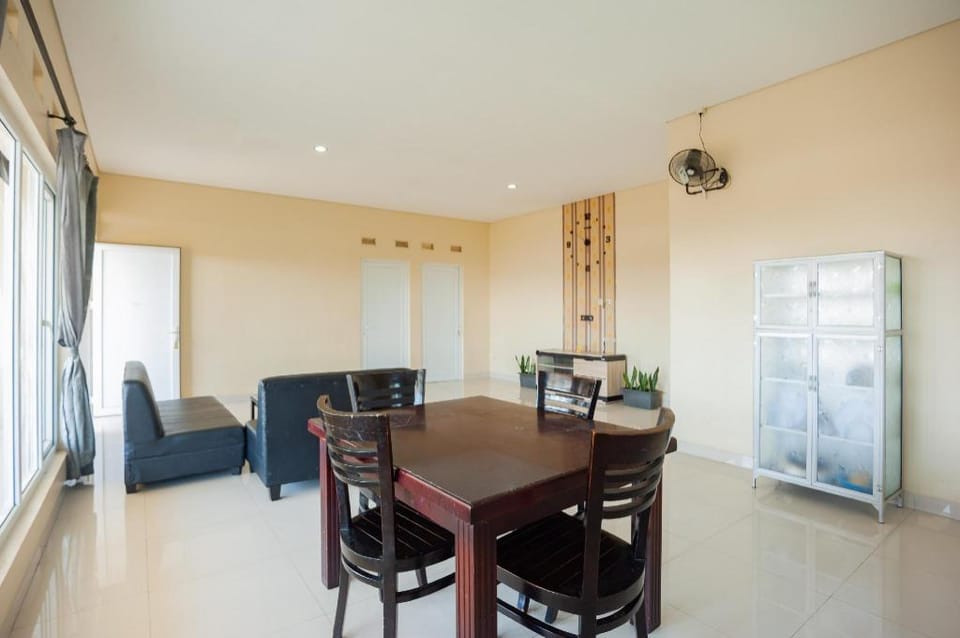 Urbanview Resort Adang Zecky Cisarua Puncak by RedDoorz Hotel in Cisarua