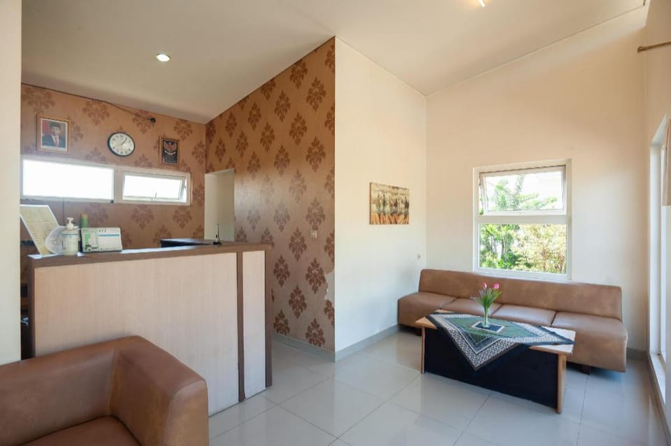 Urbanview Resort Adang Zecky Cisarua Puncak by RedDoorz Hotel in Cisarua