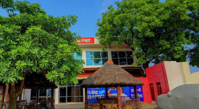 HOTEL O SK GRAND Hotel in Uttar Pradesh