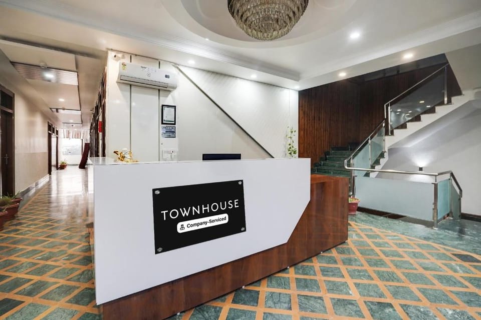 Super Townhouse Selaqui Chakrata Road Hotel in Uttarakhand