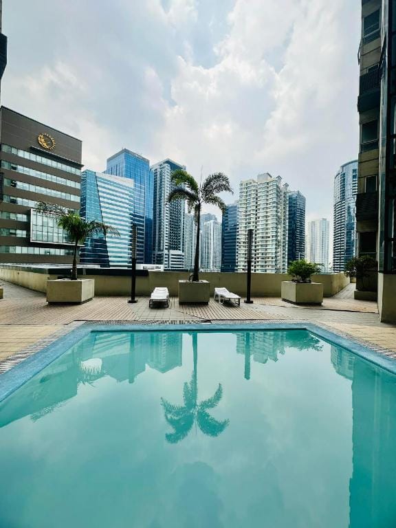Two Bedroom Loft BGC by Christine Suites PH Apartment in Makati