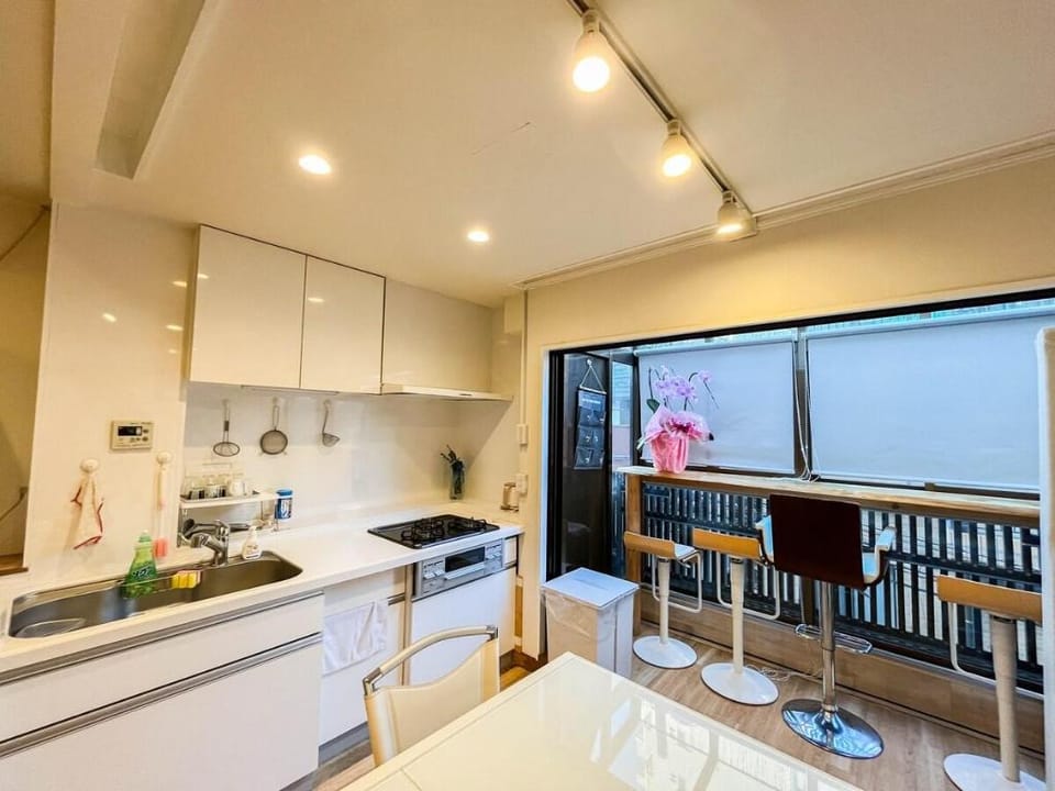 H池袋商圈/大户型/精装复式/四室一厅/100㎡/近地铁站/新宿银座上野涉谷直达/最大10人 Vacation rental in Japan