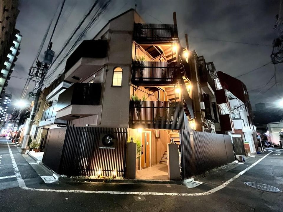 H池袋商圈/大户型/精装复式/四室一厅/100㎡/近地铁站/新宿银座上野涉谷直达/最大10人 Vacation rental in Japan