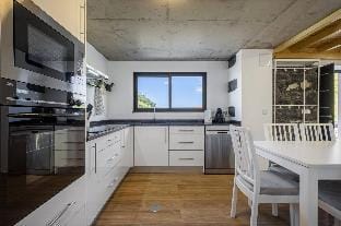 Mountain Retreat by Homie Apartment in Madeira District