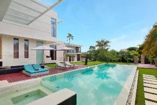 Entire 5 BR Private Pool Villa REV11 Villa in North Kuta