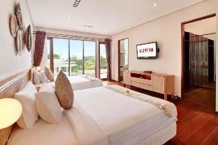 Entire 5 BR Private Pool Villa REV11 Villa in North Kuta