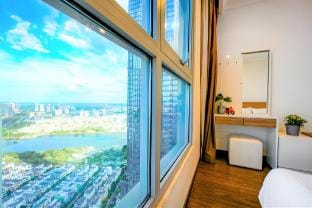 Central Apartments - Vinhomes Central Park, Landmark 81 Area & Ice Skating Rink Apartment in Ho Chi Minh City