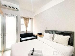 Cozy Simply Studio Transpark Juanda By Travelio Apartment in West Java