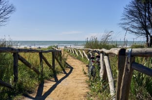flat in a modern holiday resort with swimming pools - childrens play area Vacation rental in Bibione