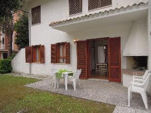 Villa with private garden and own barbeque - By Beahost Rentals Apartment in Bibione