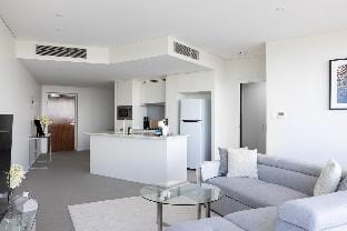 Lv80 River View Humble Abode + Free Parking Onsite Apartment in Kangaroo Point