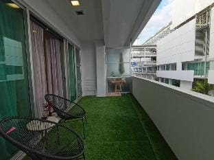Viaduct apartment with a balcony! Apartment in Auckland