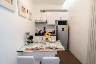 A2J Executive 1BR Suite Near Venice Mall BGC Apartment in Makati