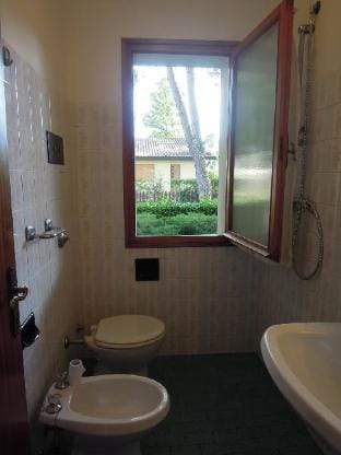 Villa with private garden in a quiet place, 500 meters from the sea Apartment in Bibione