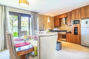 Aster 3 BR Private Pool Villa Canggu SU12 Villa in North Kuta