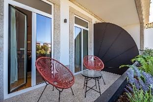 Nomad's Lux - 1BDR Almada Cool Apartment in Porto