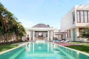 Rose Alba 5 BR Private Pool Villa SU29 Villa in North Kuta