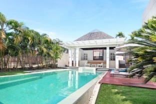 Rose Alba 5 BR Private Pool Villa SU29 Villa in North Kuta