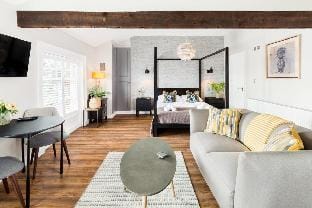 Shirt Factory Apartments - Large Studio (2nd flr) Apartment in Warrington