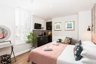 Shirt Factory Apartments - Studio with kitchenette Apartment in Warrington