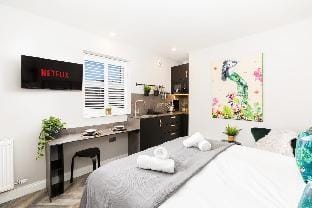 Shirt Factory Apartments - Studio with kitchenette Apartment in Warrington