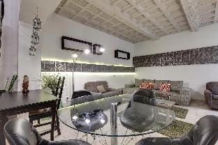 Servi 7C in Firenze with 2 bathrooms Apartment in Florence