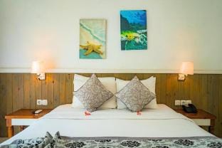 Cozzy 1 BR Classic Superior Beach Front View Y024 Apartment in Pemenang