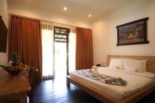 Cozzy 1 BR Classic Superior Beach Front View Y024 Apartment in Pemenang