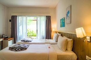 Cozzy 1 BR Classic Superior Beach Front View Y024 Apartment in Pemenang